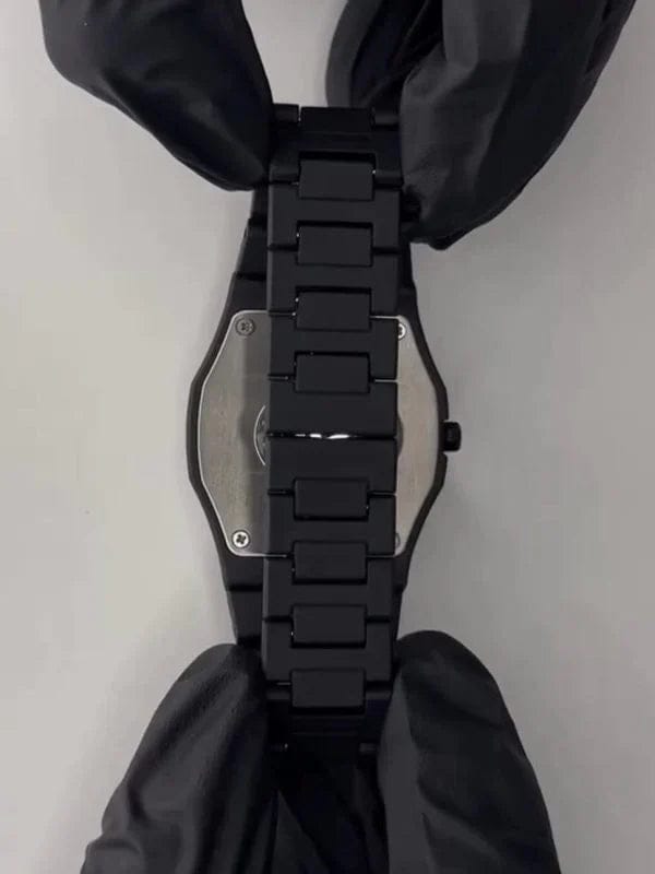 All-Black Quartz Watch Sleek & -Stylish Analog Watch for Mens